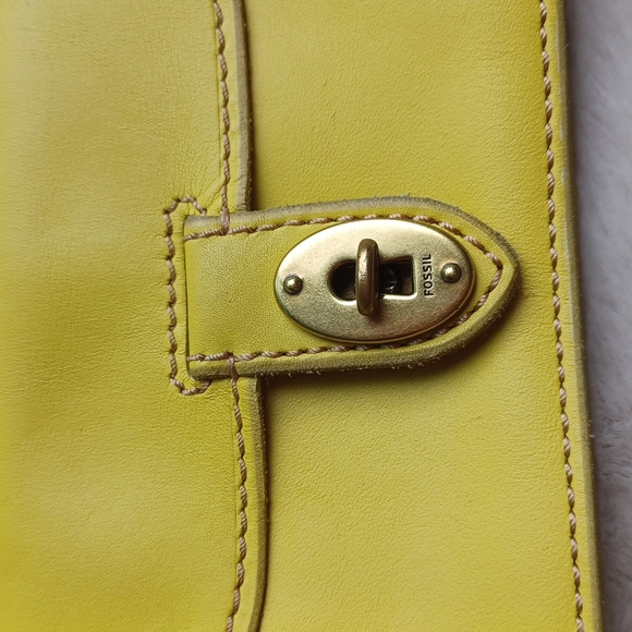 Fossil  clutch/ wallet